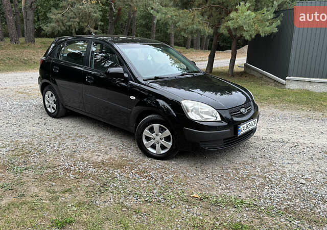 Чорний Кіа Ріо, об'ємом двигуна 1.4 л та пробігом 230 тис. км за 5650 $, фото 4 на Automoto.ua