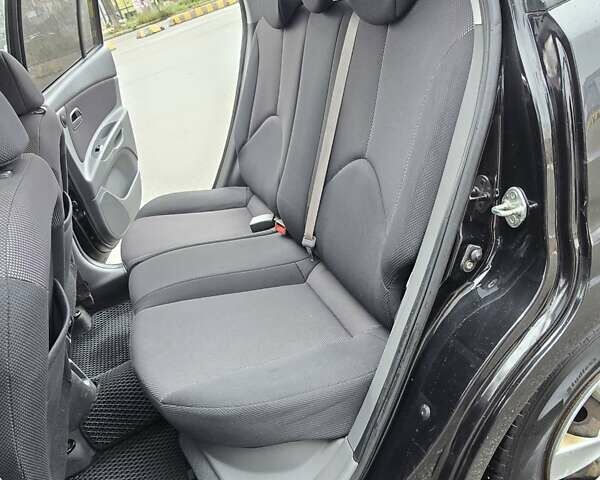 Черный Киа Рио, объемом двигателя 1.4 л и пробегом 250 тыс. км за 4300 $, фото 18 на Automoto.ua