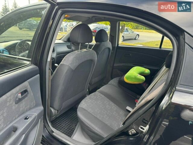 Черный Киа Рио, объемом двигателя 1.4 л и пробегом 226 тыс. км за 3600 $, фото 8 на Automoto.ua