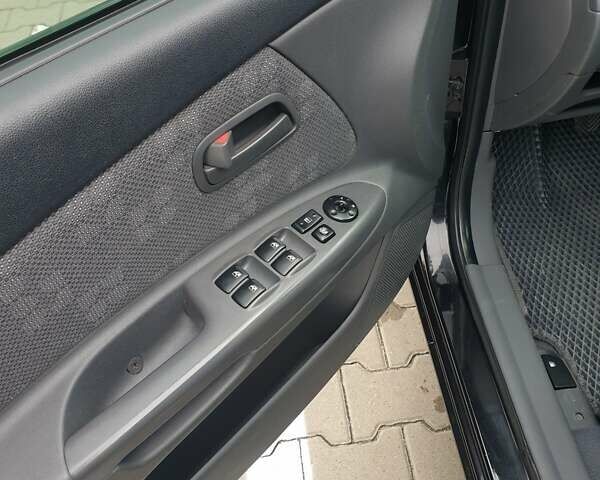 Чорний Кіа Ріо, об'ємом двигуна 1.4 л та пробігом 173 тис. км за 5250 $, фото 35 на Automoto.ua