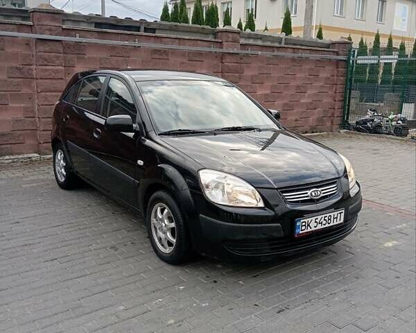 Черный Киа Рио, объемом двигателя 1.4 л и пробегом 203 тыс. км за 4499 $, фото 6 на Automoto.ua