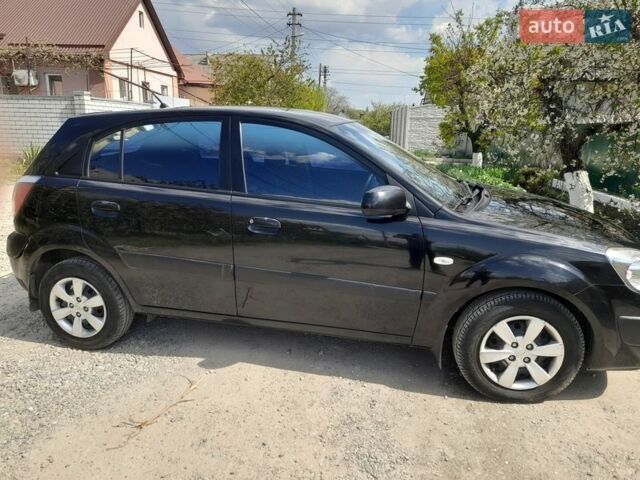 Черный Киа Рио, объемом двигателя 1.4 л и пробегом 220 тыс. км за 4500 $, фото 2 на Automoto.ua