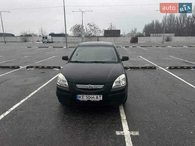 Черный Киа Рио, объемом двигателя 1.4 л и пробегом 208 тыс. км за 5400 $, фото 2 на Automoto.ua