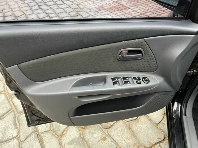 Чорний Кіа Ріо, об'ємом двигуна 1.4 л та пробігом 55 тис. км за 6800 $, фото 6 на Automoto.ua