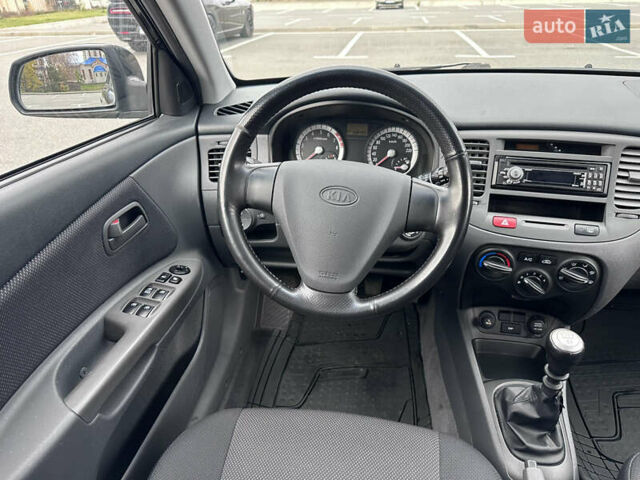 Черный Киа Рио, объемом двигателя 1.4 л и пробегом 158 тыс. км за 5000 $, фото 39 на Automoto.ua