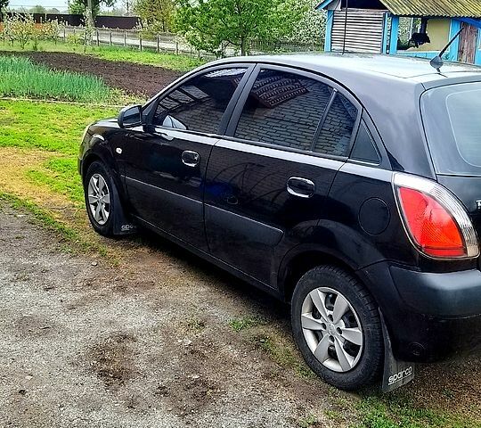 Черный Киа Рио, объемом двигателя 1.4 л и пробегом 160 тыс. км за 4500 $, фото 3 на Automoto.ua