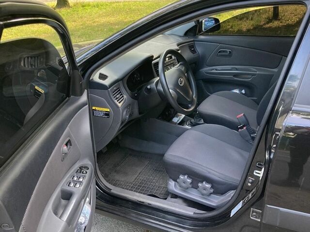 Чорний Кіа Ріо, об'ємом двигуна 1.4 л та пробігом 227 тис. км за 4800 $, фото 10 на Automoto.ua