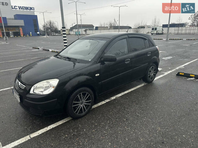 Черный Киа Рио, объемом двигателя 1.4 л и пробегом 208 тыс. км за 5400 $, фото 1 на Automoto.ua
