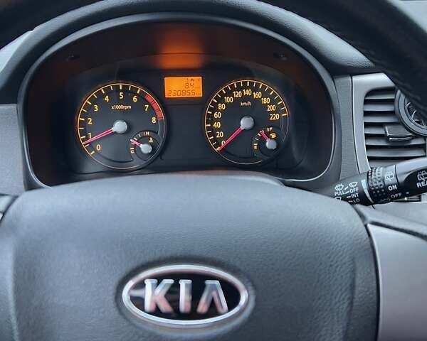 Черный Киа Рио, объемом двигателя 1.6 л и пробегом 230 тыс. км за 4900 $, фото 7 на Automoto.ua