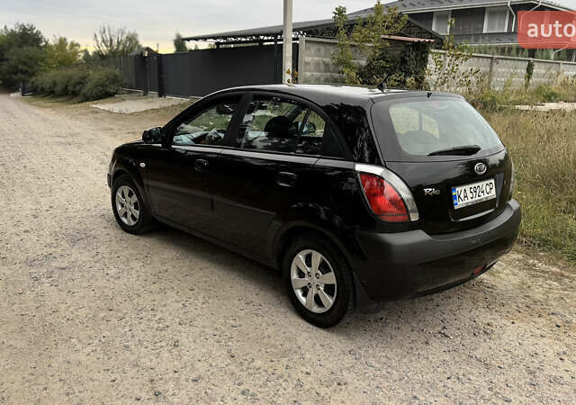 Чорний Кіа Ріо, об'ємом двигуна 1.4 л та пробігом 230 тис. км за 5650 $, фото 11 на Automoto.ua