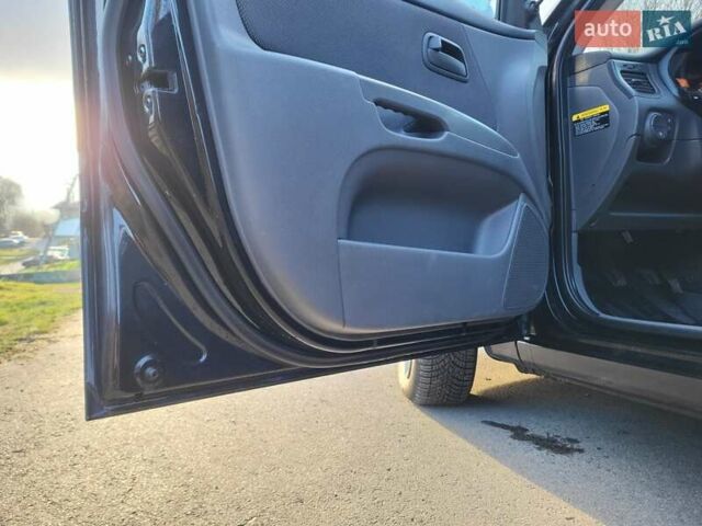 Чорний Кіа Ріо, об'ємом двигуна 1.4 л та пробігом 184 тис. км за 4800 $, фото 38 на Automoto.ua