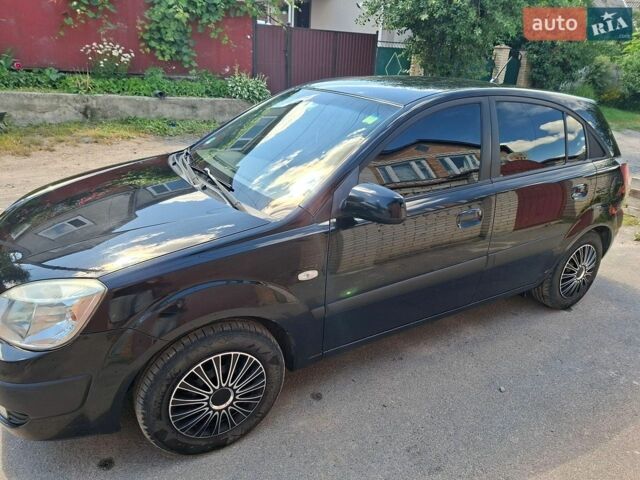 Черный Киа Рио, объемом двигателя 1.4 л и пробегом 205 тыс. км за 3800 $, фото 4 на Automoto.ua
