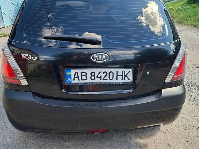 Черный Киа Рио, объемом двигателя 1.4 л и пробегом 205 тыс. км за 3800 $, фото 2 на Automoto.ua
