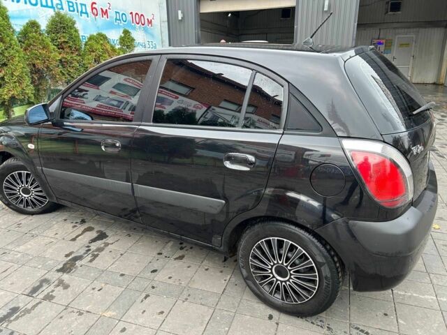 Чорний Кіа Ріо, об'ємом двигуна 1.4 л та пробігом 207 тис. км за 3952 $, фото 2 на Automoto.ua
