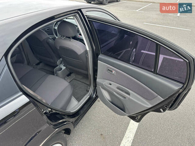 Черный Киа Рио, объемом двигателя 1.4 л и пробегом 158 тыс. км за 5000 $, фото 47 на Automoto.ua