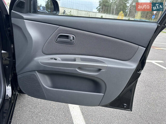 Черный Киа Рио, объемом двигателя 1.4 л и пробегом 158 тыс. км за 5000 $, фото 30 на Automoto.ua