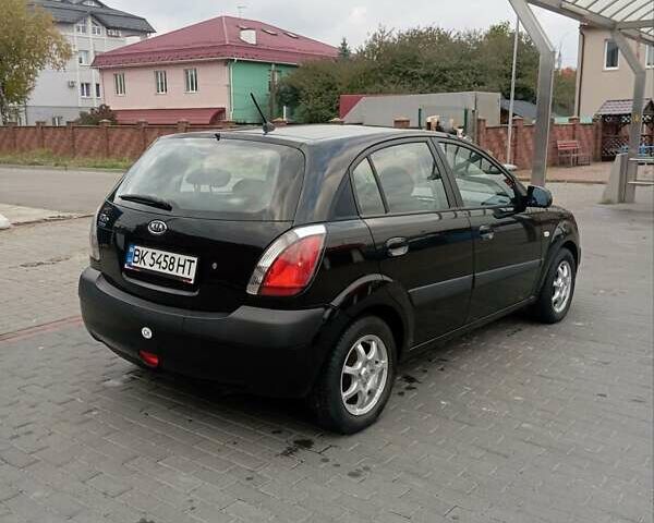 Черный Киа Рио, объемом двигателя 1.4 л и пробегом 203 тыс. км за 4499 $, фото 52 на Automoto.ua