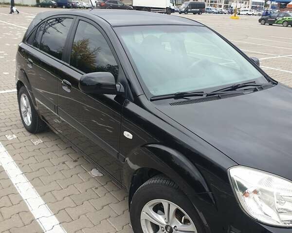 Чорний Кіа Ріо, об'ємом двигуна 1.4 л та пробігом 173 тис. км за 5250 $, фото 23 на Automoto.ua