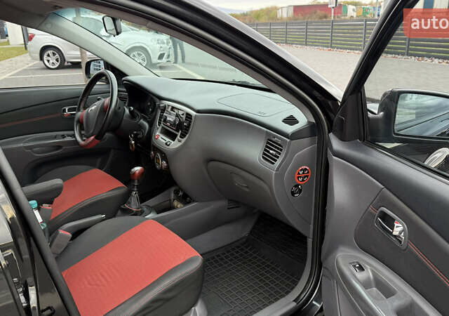 Черный Киа Рио, объемом двигателя 1.4 л и пробегом 151 тыс. км за 4000 $, фото 17 на Automoto.ua