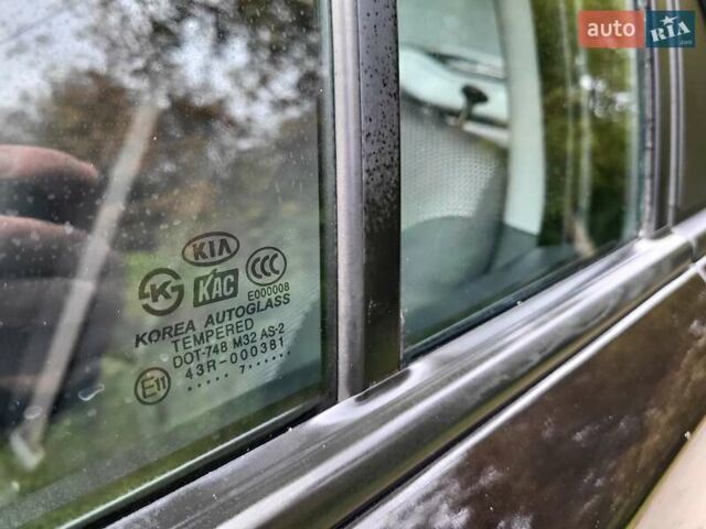 Черный Киа Рио, объемом двигателя 1.4 л и пробегом 184 тыс. км за 4999 $, фото 57 на Automoto.ua