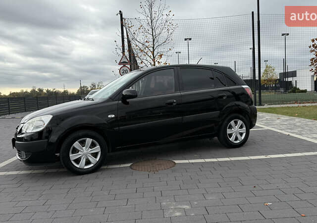 Черный Киа Рио, объемом двигателя 1.4 л и пробегом 151 тыс. км за 4000 $, фото 2 на Automoto.ua