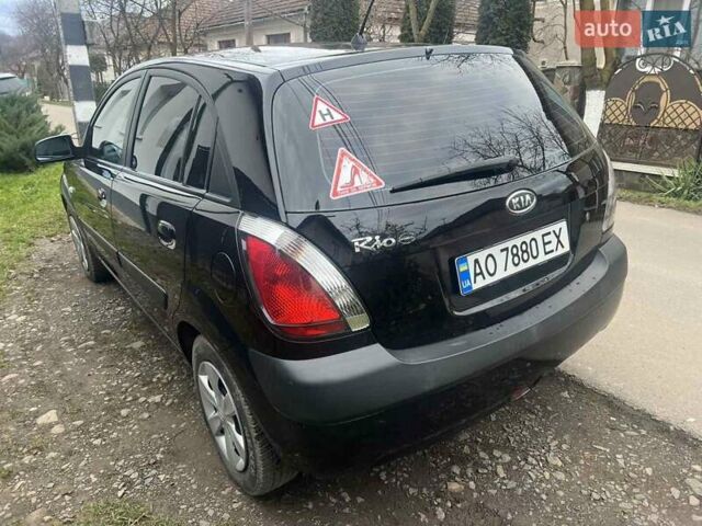 Чорний Кіа Ріо, об'ємом двигуна 1.4 л та пробігом 152 тис. км за 4500 $, фото 7 на Automoto.ua