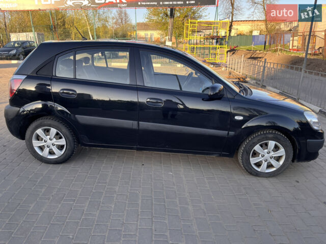 Черный Киа Рио, объемом двигателя 1.4 л и пробегом 201 тыс. км за 4000 $, фото 1 на Automoto.ua