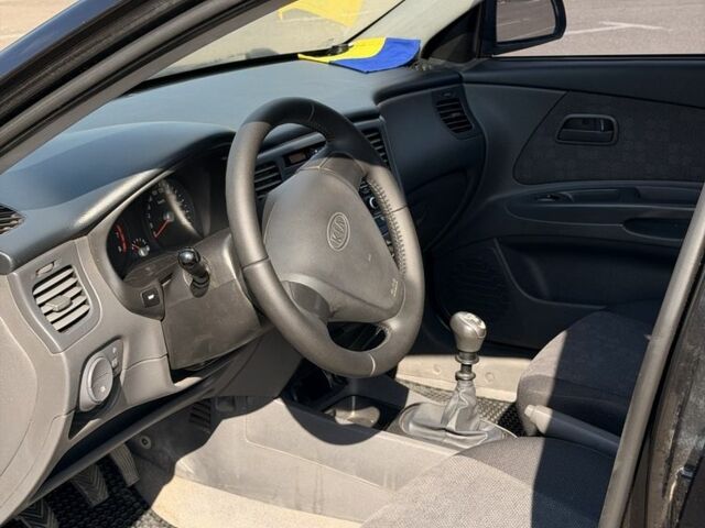 Чорний Кіа Ріо, об'ємом двигуна 1.4 л та пробігом 260 тис. км за 4600 $, фото 15 на Automoto.ua