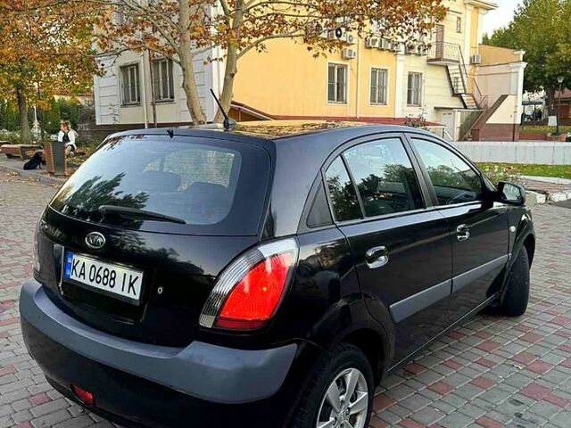 Черный Киа Рио, объемом двигателя 1.4 л и пробегом 269 тыс. км за 2999 $, фото 3 на Automoto.ua
