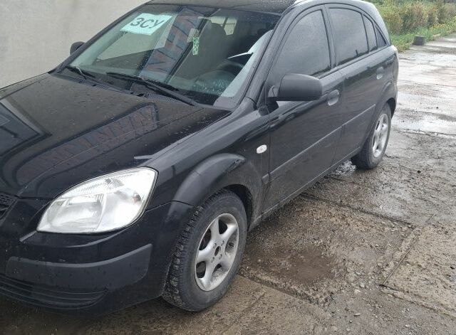 Чорний Кіа Ріо, об'ємом двигуна 2 л та пробігом 253 тис. км за 3534 $, фото 1 на Automoto.ua