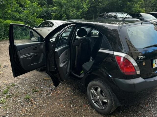 Чорний Кіа Ріо, об'ємом двигуна 1.4 л та пробігом 204 тис. км за 3888 $, фото 3 на Automoto.ua