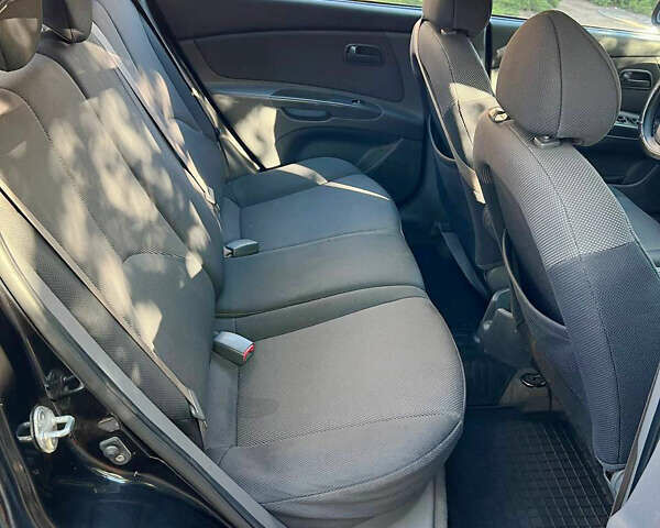 Черный Киа Рио, объемом двигателя 1.4 л и пробегом 269 тыс. км за 3400 $, фото 8 на Automoto.ua