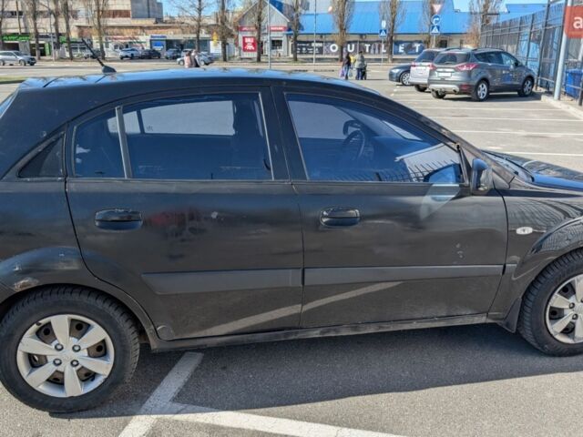 Черный Киа Рио, объемом двигателя 1.4 л и пробегом 287 тыс. км за 4400 $, фото 7 на Automoto.ua
