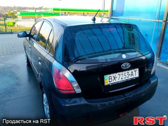 Черный Киа Рио, объемом двигателя 1.4 л и пробегом 349 тыс. км за 2599 $, фото 6 на Automoto.ua