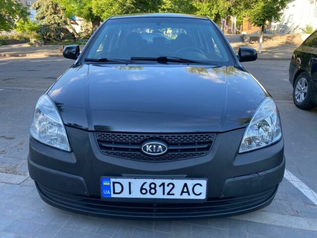 Чорний Кіа Ріо, об'ємом двигуна 1.4 л та пробігом 208 тис. км за 3650 $, фото 2 на Automoto.ua