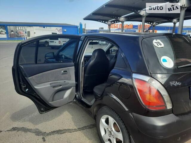 Черный Киа Рио, объемом двигателя 1.4 л и пробегом 222 тыс. км за 4100 $, фото 8 на Automoto.ua