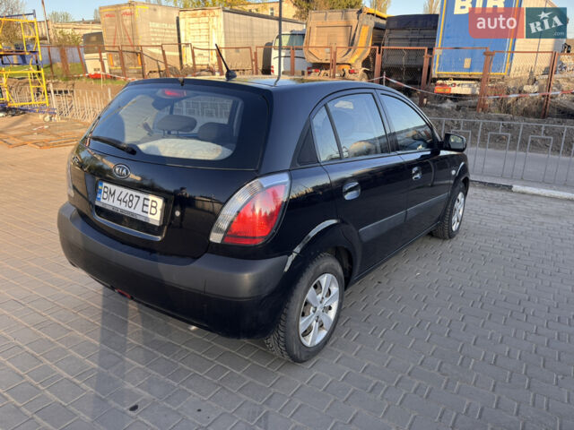 Черный Киа Рио, объемом двигателя 1.4 л и пробегом 201 тыс. км за 4000 $, фото 4 на Automoto.ua