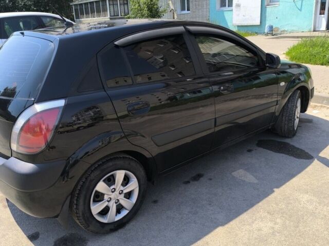 Чорний Кіа Ріо, об'ємом двигуна 1.6 л та пробігом 170 тис. км за 5000 $, фото 4 на Automoto.ua