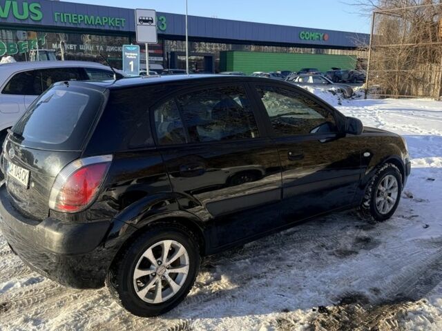 Чорний Кіа Ріо, об'ємом двигуна 1.4 л та пробігом 208 тис. км за 6200 $, фото 2 на Automoto.ua