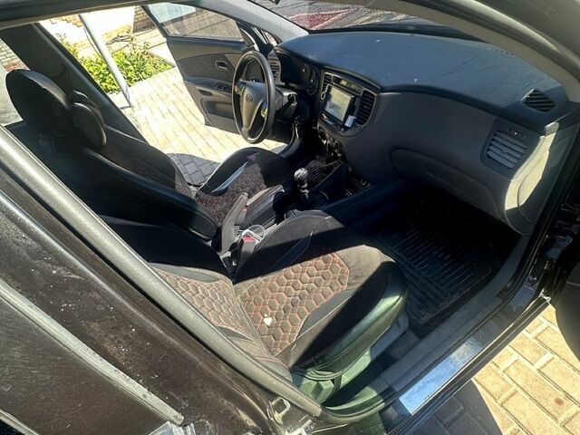 Чорний Кіа Ріо, об'ємом двигуна 1.4 л та пробігом 0 тис. км за 3600 $, фото 5 на Automoto.ua