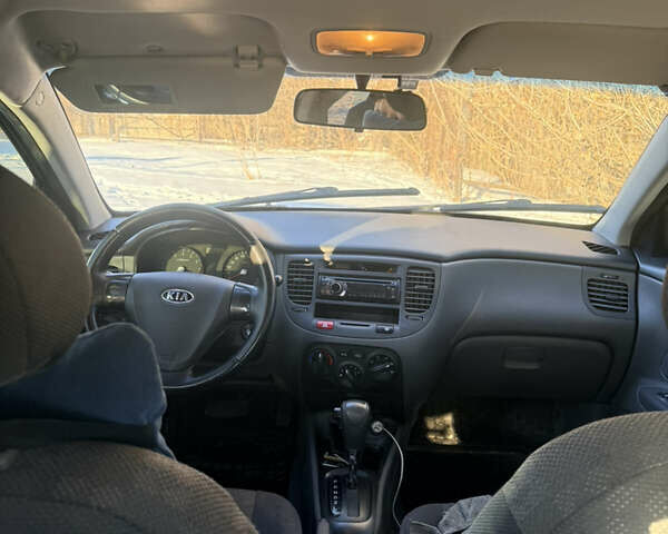 Чорний Кіа Ріо, об'ємом двигуна 1.4 л та пробігом 208 тис. км за 6200 $, фото 8 на Automoto.ua