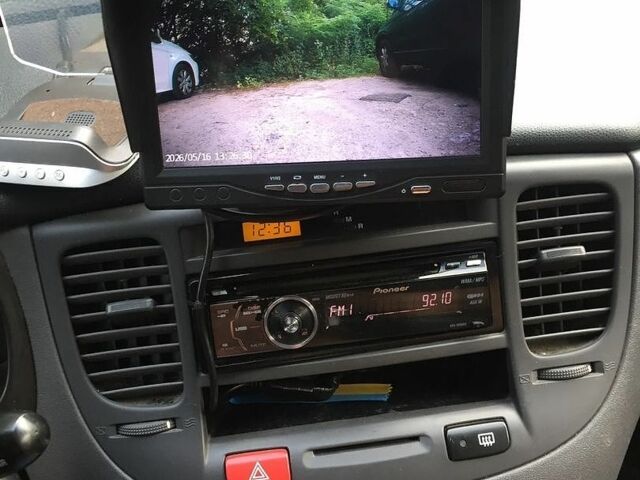 Чорний Кіа Ріо, об'ємом двигуна 1.4 л та пробігом 270 тис. км за 3600 $, фото 3 на Automoto.ua