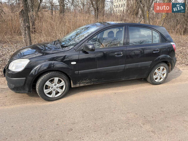Черный Киа Рио, объемом двигателя 1.4 л и пробегом 194 тыс. км за 4900 $, фото 1 на Automoto.ua