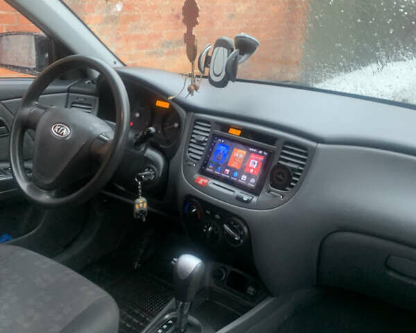 Черный Киа Рио, объемом двигателя 1.4 л и пробегом 86 тыс. км за 5300 $, фото 11 на Automoto.ua