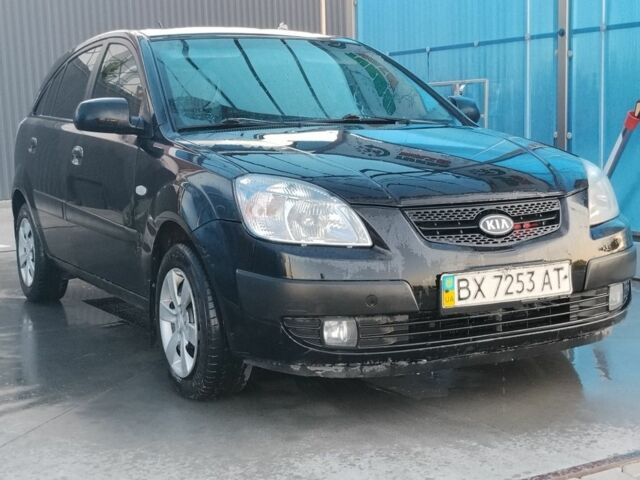 Черный Киа Рио, объемом двигателя 1.4 л и пробегом 349 тыс. км за 2599 $, фото 5 на Automoto.ua