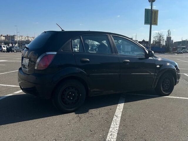 Чорний Кіа Ріо, об'ємом двигуна 1.4 л та пробігом 167 тис. км за 2900 $, фото 6 на Automoto.ua