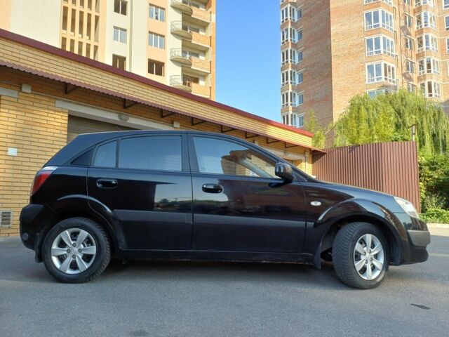 Черный Киа Рио, объемом двигателя 1.4 л и пробегом 212 тыс. км за 4430 $, фото 4 на Automoto.ua