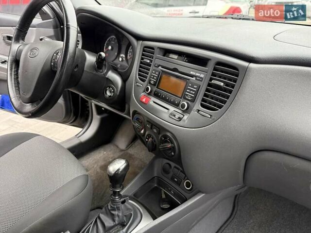 Черный Киа Рио, объемом двигателя 1.4 л и пробегом 166 тыс. км за 6000 $, фото 20 на Automoto.ua