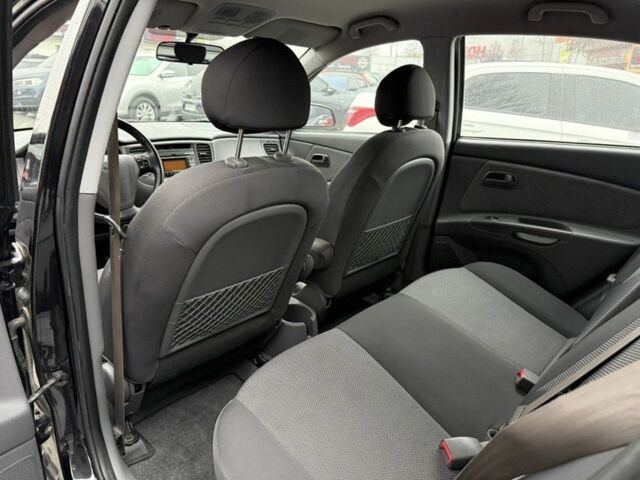 Черный Киа Рио, объемом двигателя 1.4 л и пробегом 166 тыс. км за 5999 $, фото 7 на Automoto.ua