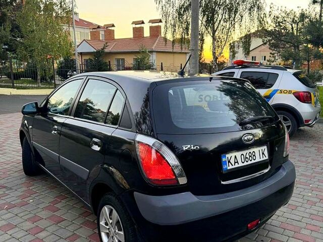 Черный Киа Рио, объемом двигателя 1.4 л и пробегом 269 тыс. км за 2999 $, фото 2 на Automoto.ua